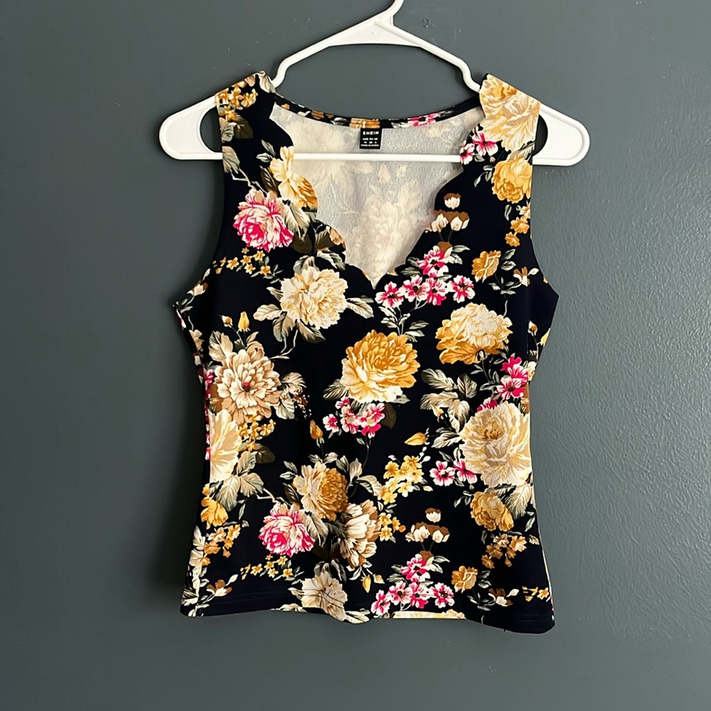 Floral tank, scallop detail